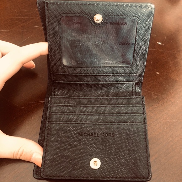 Michael Kors bifold wallet - Picture 2 of 2